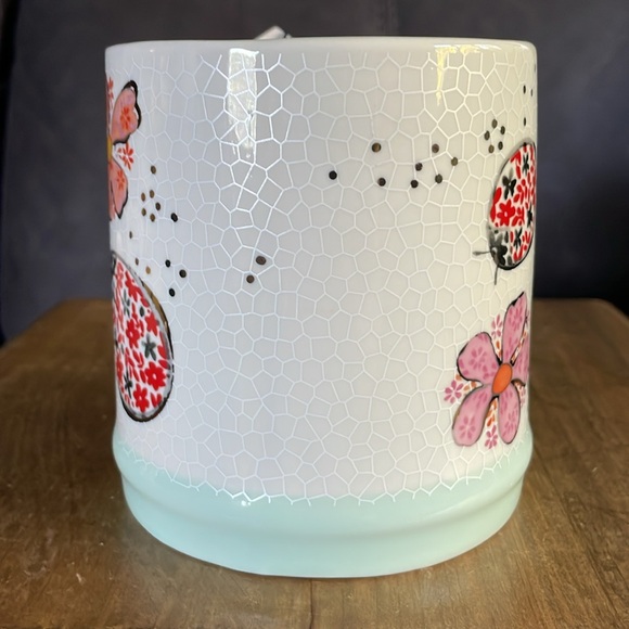 Seeds and Sunshine Flowers & Ladybugs Mug 18 Oz Soft Teal Bottom And Interior - Picture 4 of 6
